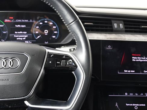 Used 2021 Audi e-tron Prestige w/ Prestige Package image 28