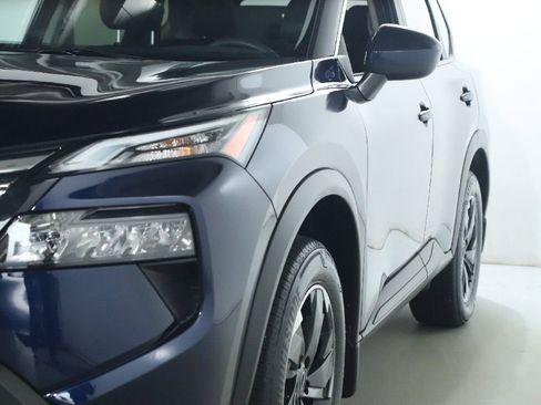 Used 2024 Nissan Rogue SV w/ SV Premium Package image 5