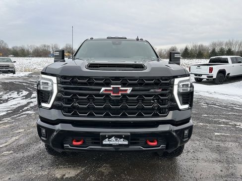 Used 2024 Chevrolet Silverado 2500 ZR2 w/ Technology Package image 18