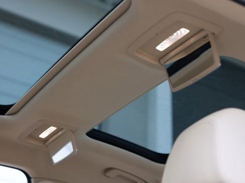 Used 2018 BMW 740i image 28