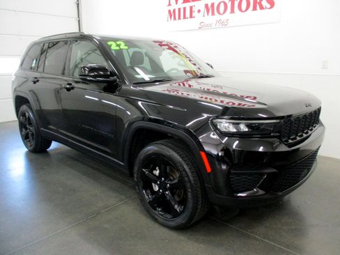 Used 2022 Jeep Grand Cherokee Altitude image 1