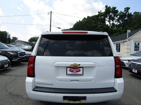 Used 2018 Chevrolet Suburban LT image 6