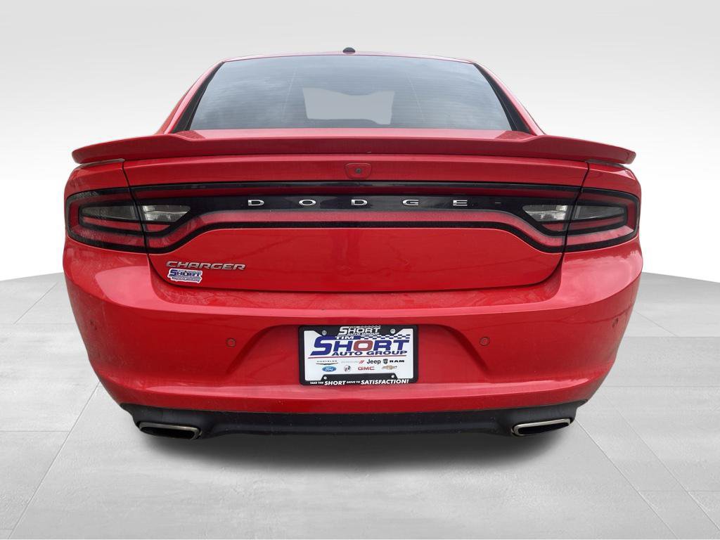 Used 2020 Dodge Charger SXT w/ Leather Interior Group RWD image 4