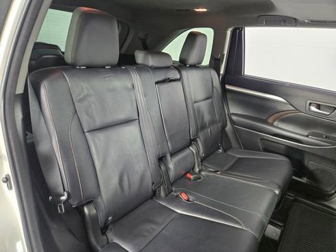 Used 2023 Toyota Highlander LE image 17