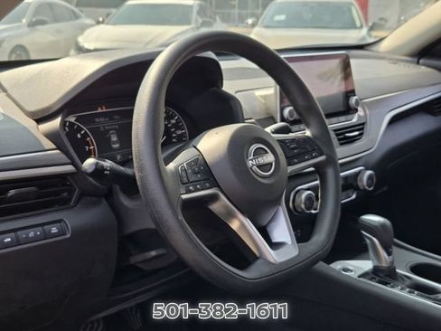 Used 2025 Nissan Altima 2.5 SV FWD image 10