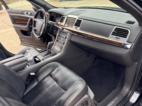 Used 2010 Lincoln MKS image 10