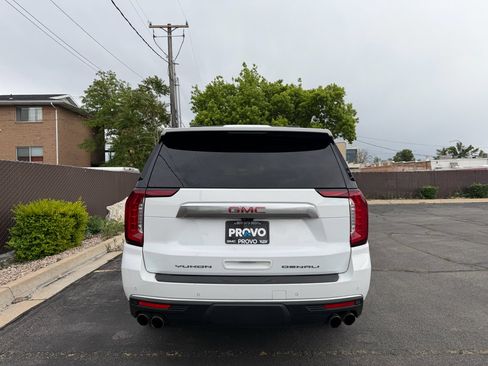 Used 2021 GMC Yukon XL Denali w/ Denali Premium Package AWD/4WD image 4