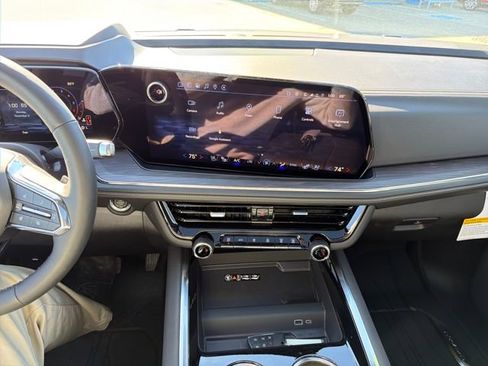 New 2026 Chevrolet Suburban Premier image 15