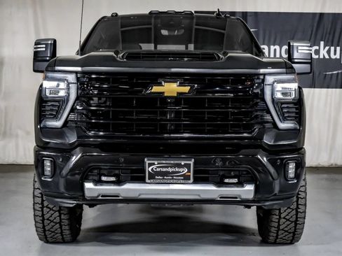 Used 2024 Chevrolet Silverado 2500 High Country w/ High Country Premium Package AWD/4WD image 3