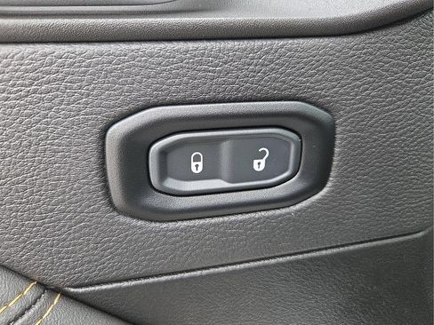 Used 2024 Jeep Wrangler Unlimited Sahara w/ Technology Group AWD/4WD image 22