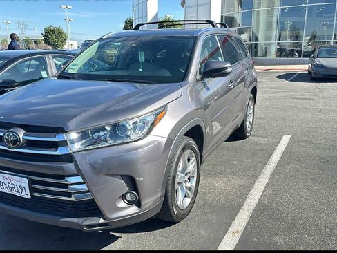 Used 2019 Toyota Highlander Limited image 1