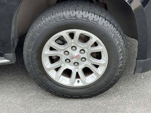 Used 2019 GMC Yukon SLE AWD/4WD image 6