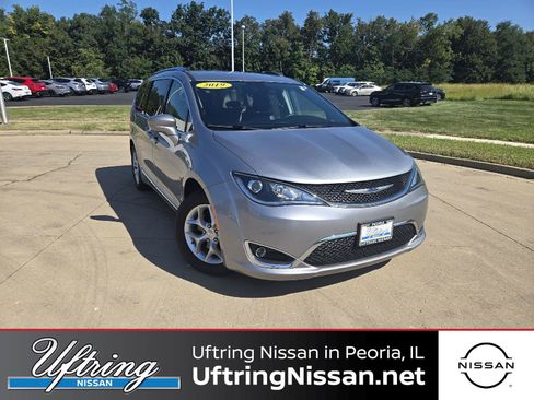 Used 2019 Chrysler Pacifica Touring-L Plus w/ Tire & Wheel Group FWD image 1