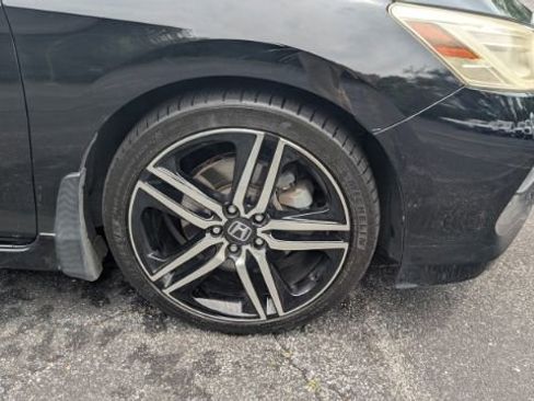 Used 2017 Honda Accord Touring image 11