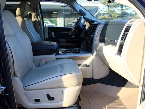 Used 2018 RAM 3500 Laramie Longhorn image 19