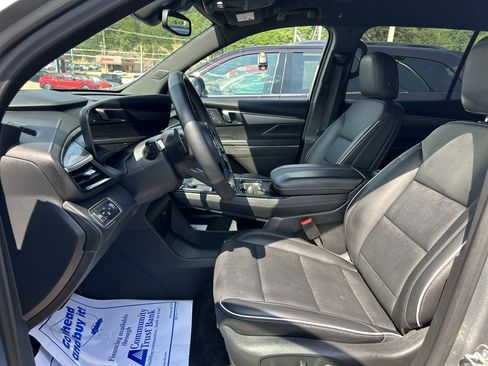 Used 2025 Buick Enclave Preferred AWD/4WD image 18