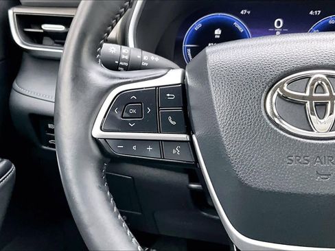 Used 2023 Toyota Highlander Limited image 24