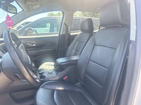 Used 2024 GMC Terrain SLT FWD image 3