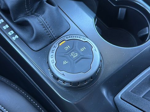 Used 2025 Ford Bronco Outer Banks image 37