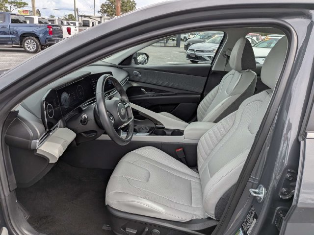 Used 2025 Hyundai Elantra Limited FWD image 19