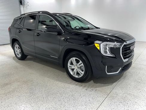 Used 2024 GMC Terrain SLE w/ Driver Convenience Package FWD image 7