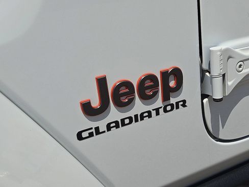 Used 2022 Jeep Gladiator Mojave w/ LED Lighting Group AWD/4WD image 12