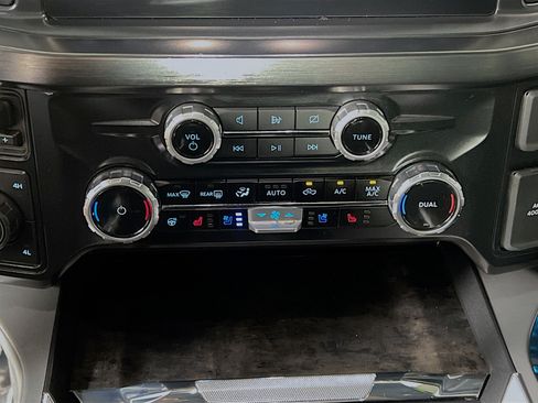 Used 2024 Ford F250 Lariat w/ Black Appearance Package AWD/4WD image 26