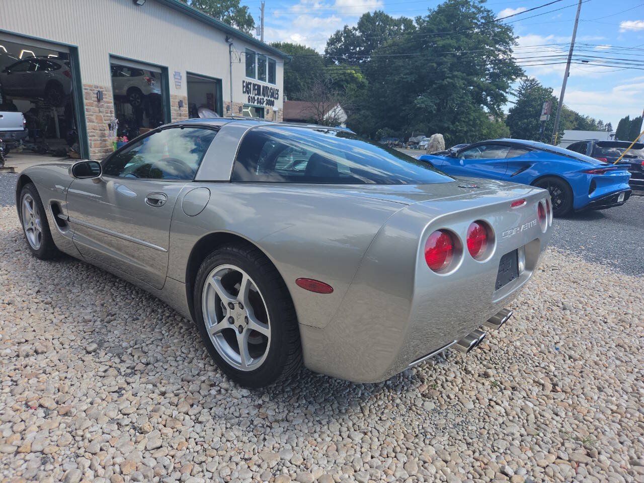 Used 2000 Chevrolet Corvette Coupe w/ Roof Pkg RWD image 4