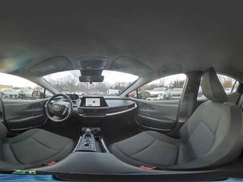 Used 2025 Toyota Prius LE image 40