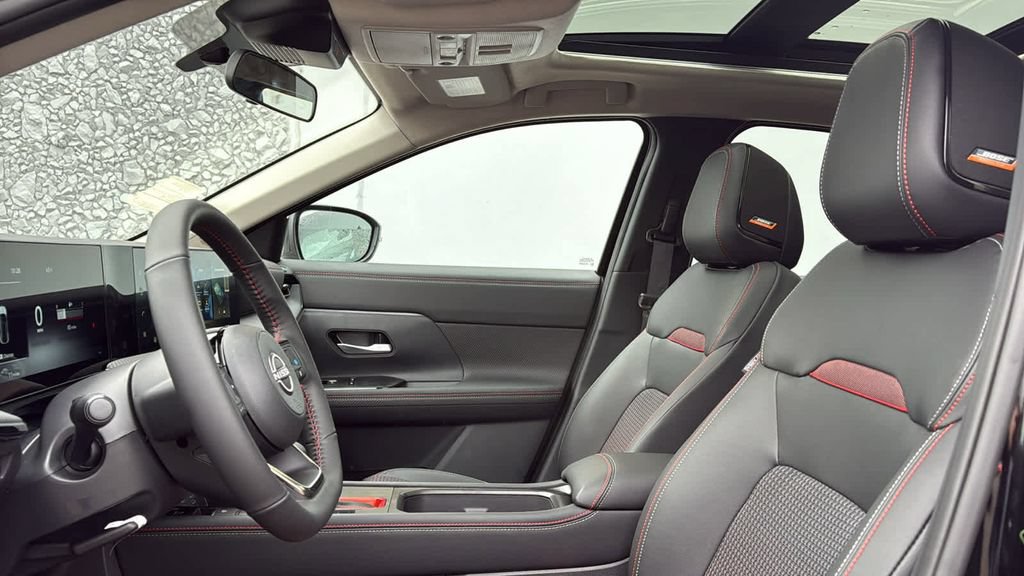 Certified 2026 Nissan Kicks SR w/ SR Premium Package AWD/4WD image 16