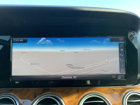 Used 2017 Mercedes-Benz E 300 4MATIC image 24