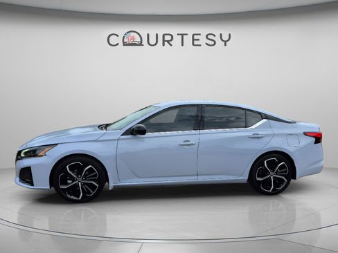 Certified 2023 Nissan Altima 2.5 SR FWD image 2