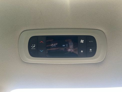Used 2024 Chrysler Pacifica Touring-L FWD image 36