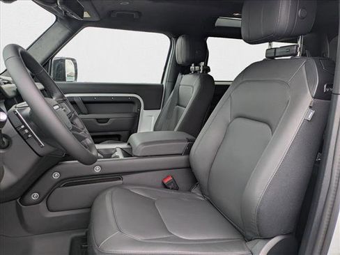 New 2025 Land Rover Defender 90 V8 image 4