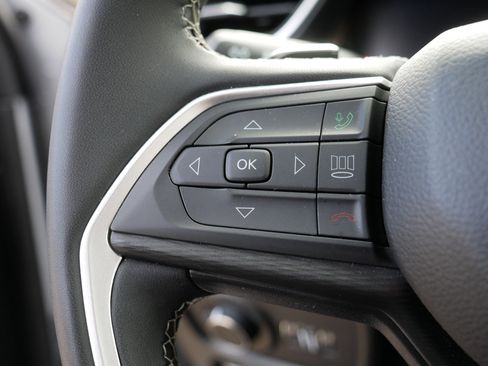 Used 2023 Jeep Grand Cherokee L Laredo image 28