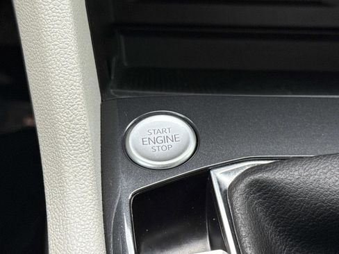 Used 2023 Volkswagen Tiguan SE image 13