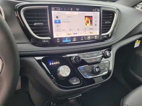 New 2026 Chrysler Pacifica Select image 22