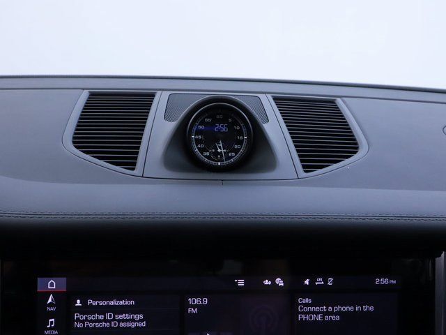 Certified 2025 Porsche Macan Turbo AWD/4WD image 28