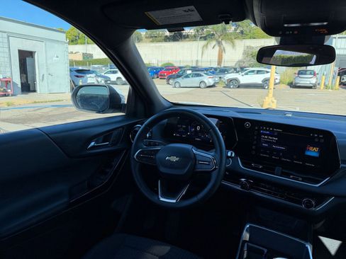 Used 2025 Chevrolet Equinox LT image 33