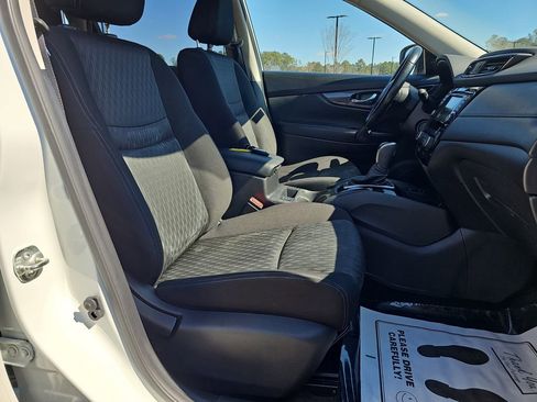 Used 2020 Nissan Rogue SV w/ Premium Package image 13