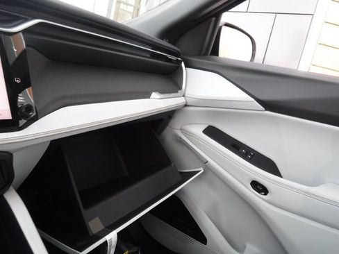 New 2026 Jeep Cherokee Overland w/ Trailer Tow Group image 32