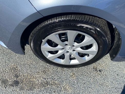 Used 2025 Toyota Corolla LE image 21