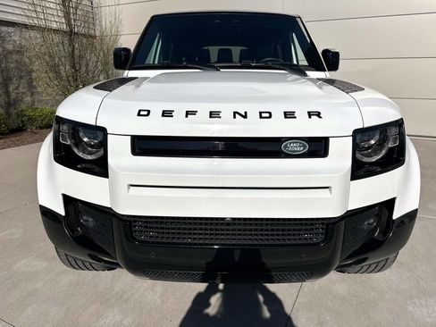 Used 2024 Land Rover Defender 130 X-Dynamic SE AWD/4WD image 2