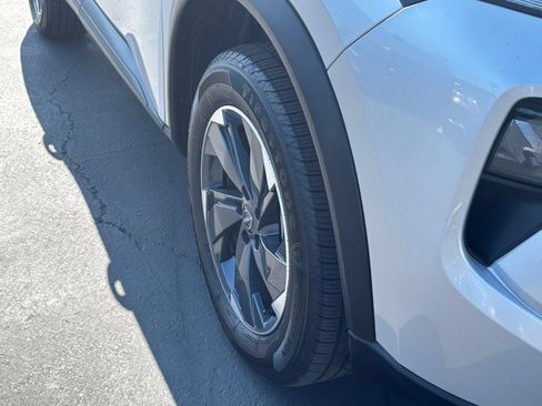 Used 2025 Nissan Rogue SV AWD/4WD image 32