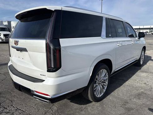 Used 2025 Cadillac Escalade ESV Premium Luxury w/ Touring Package image 4