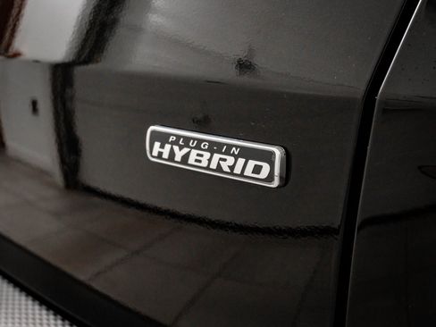 Used 2024 Ford Escape SE w/ Class II Trailer Tow Package image 17