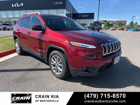 Used 2016 Jeep Cherokee Latitude w/ Cold Weather Group FWD image 1