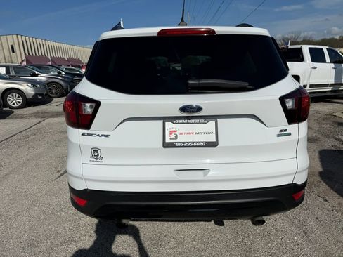 Used 2019 Ford Escape SE FWD image 4