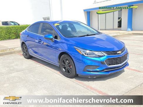 Used 2017 Chevrolet Cruze LT w/ Convenience Package FWD image 1