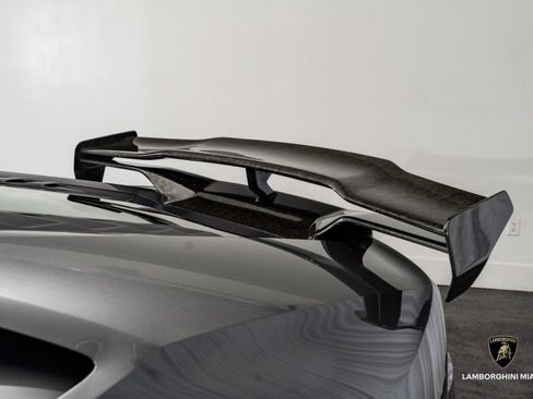 Used 2022 Lamborghini Huracan EVO image 10